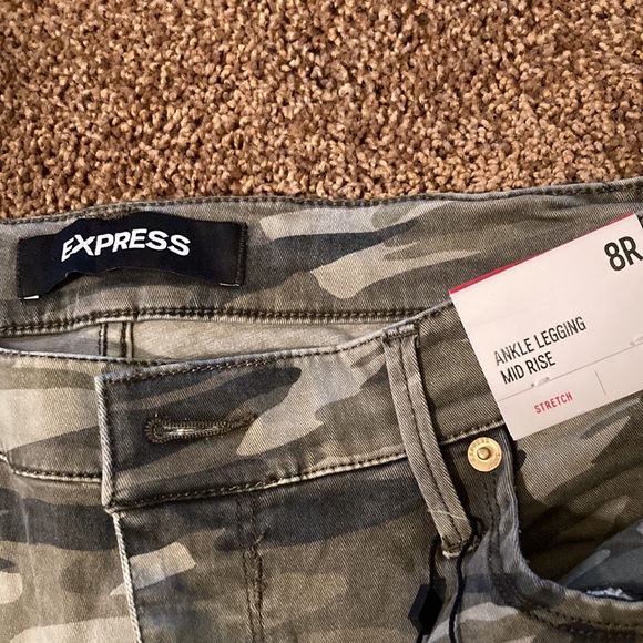 EXPRESS CAMO PANTS WITH STRETCH. SIZE 8R. ZIPPERS AT ANKLES. NWT - Picture 2 of 10